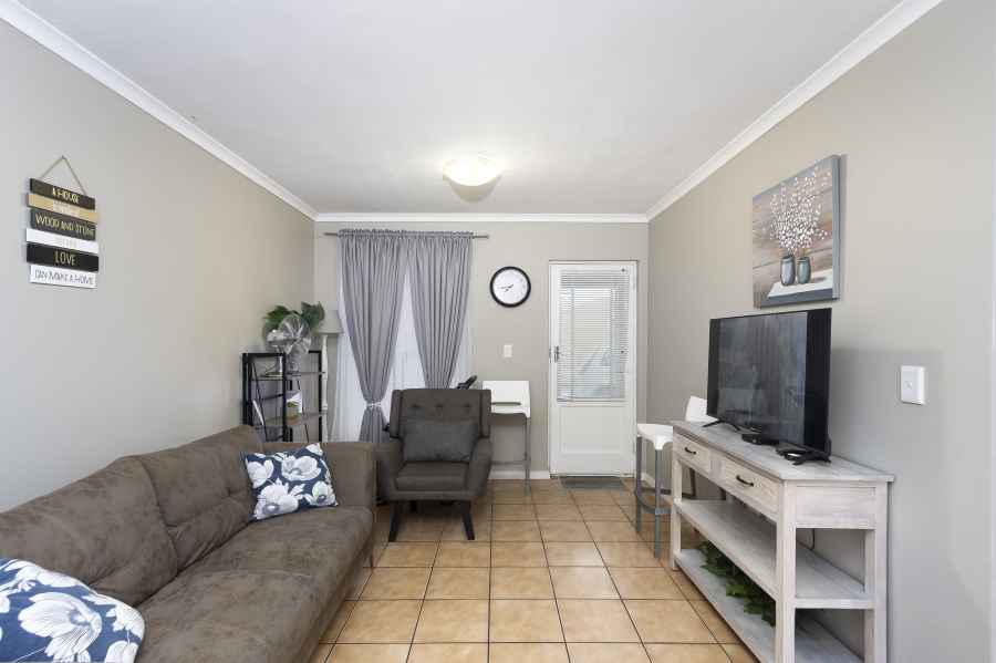 2 Bedroom Property for Sale in Guldenland Western Cape